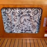 Alter Vorhang für den Stauraum unter unserem Bett.